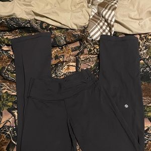 Lululemon yoga pants size 4